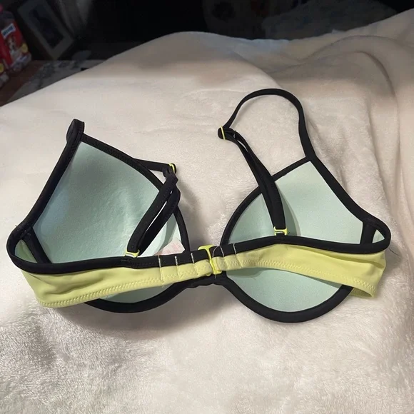 Victoria’s Secret 32C - Picture 4 of 7